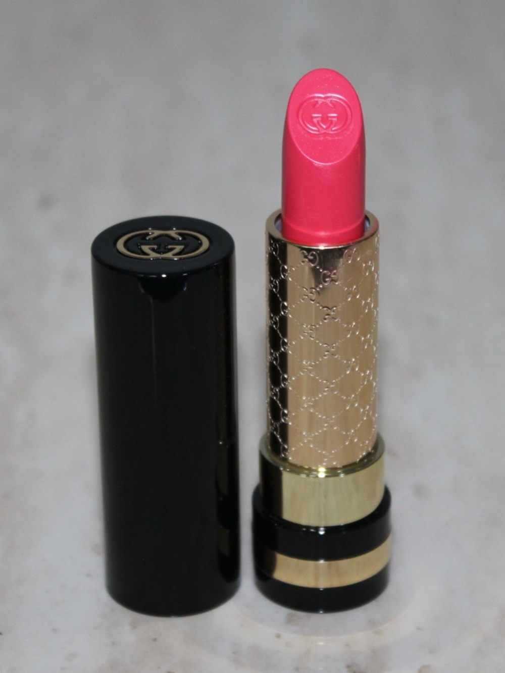 Gucci 400 ‘Hibiscus Thrill’ Luxurious Moisture-Rich Lipstick (NWOB)